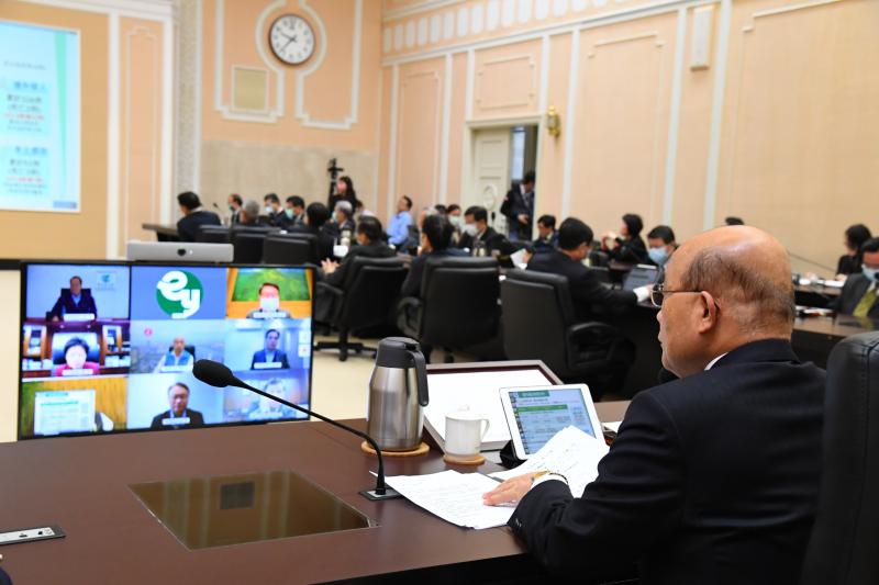 行政院長蘇貞昌9日透過視訊會議與六都首長召開行政院會。( 圖 / 行政院提供 )