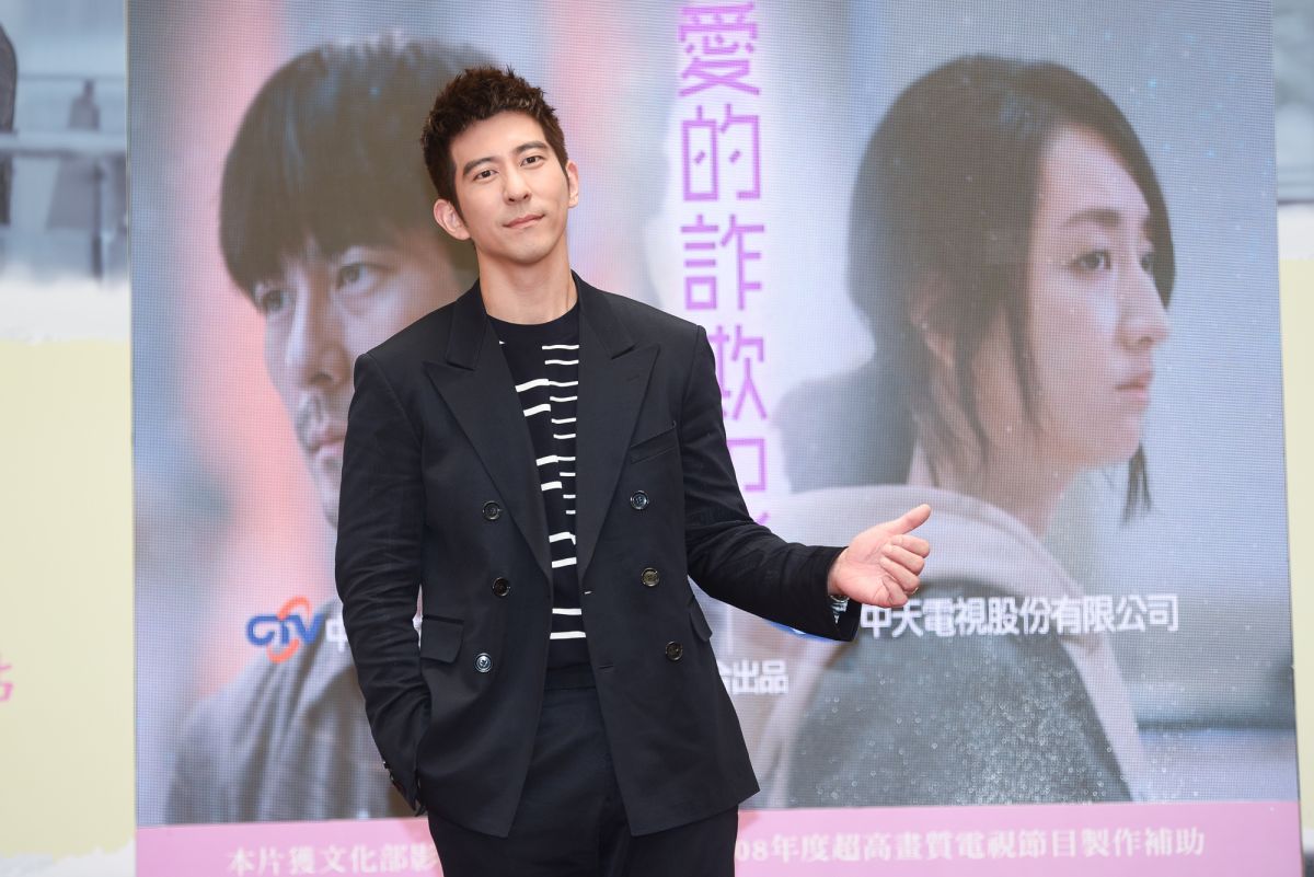 ▲柯佳嬿、修杰楷出席戲劇《愛的詐欺犯》上檔記者會。（圖／記者陳明安攝, 2020.04.09）