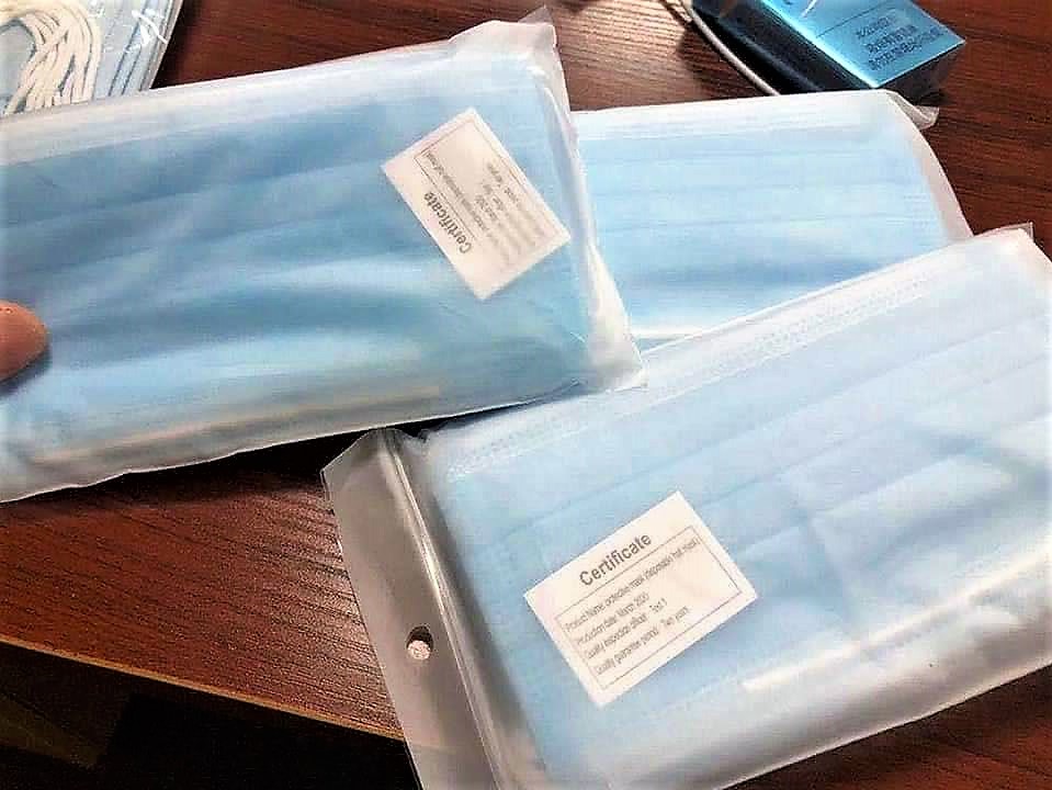 ▲澎湖一名歐姓民眾在臉書疑似販售醫療口罩，並宣稱是幫助弱勢團體，澎湖地檢署9日已主動介入偵辦。（圖／歐男臉書照片）