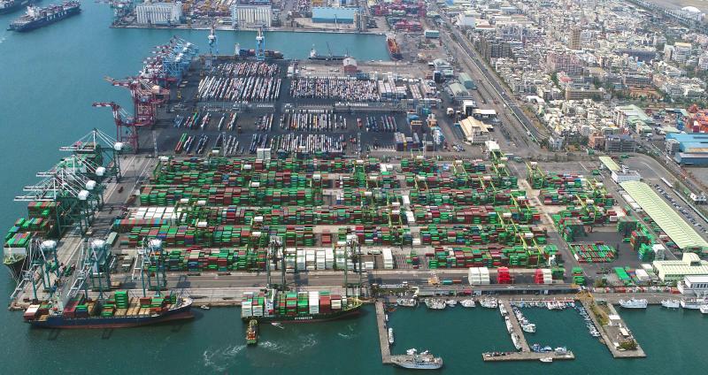 貨櫃航運業展望分歧　信評：未來3至5年供給過剩風險增