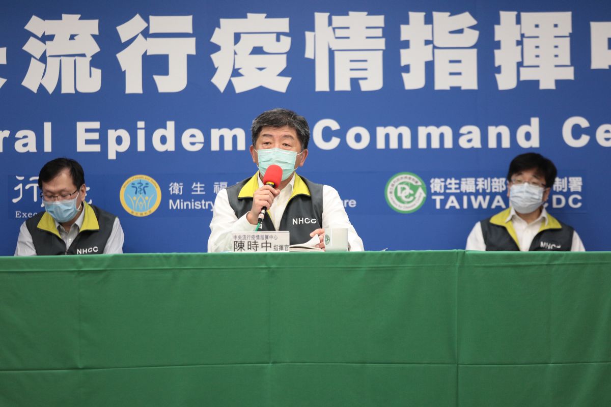 ▲中央流行疫情指揮中心指揮官陳時中。（中）（圖／指揮中心提供）