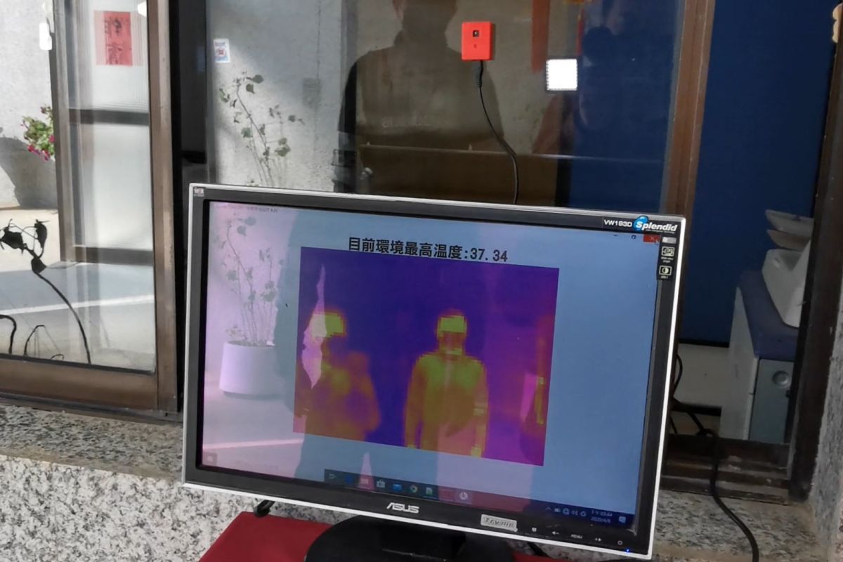 ▲金門農工師生自行研發體溫監測設備，成為校園防疫新利器。圖／蔡若喬攝, 2020.04.09）