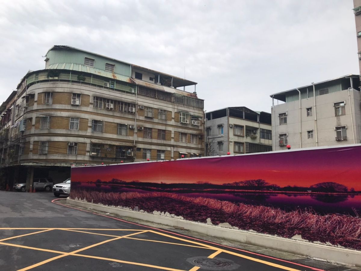 ▲永和區永貞路上老公寓多，其中8棟近日展開都更，有機會帶動周邊房價與都更意願。（圖／信義房屋提供）