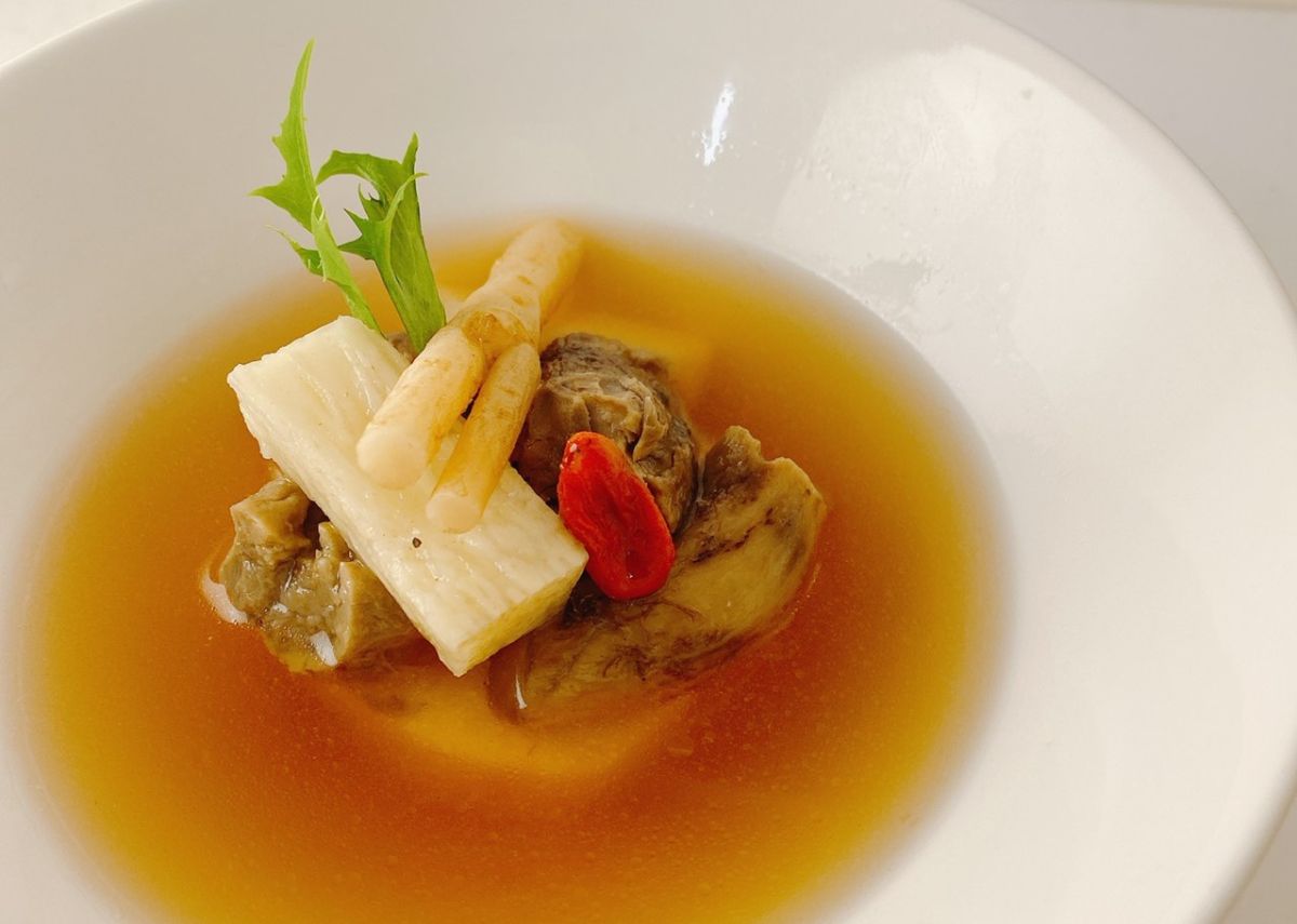 ▲湯品-首烏素羊肉湯。（圖／記者蘇榮泉攝，2020.04.10）