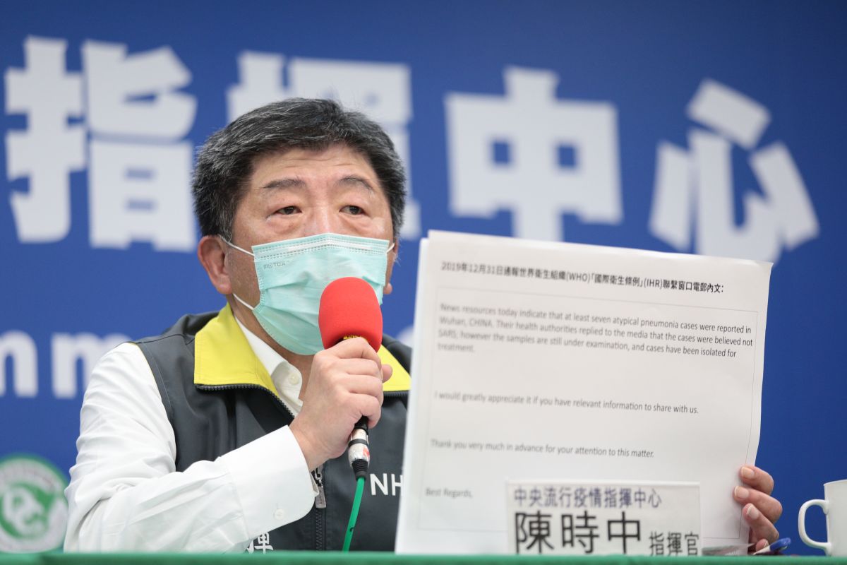 ▲疫情指揮中心指揮官陳時中公布致WHO的電郵內容。（圖／指揮中心提供）