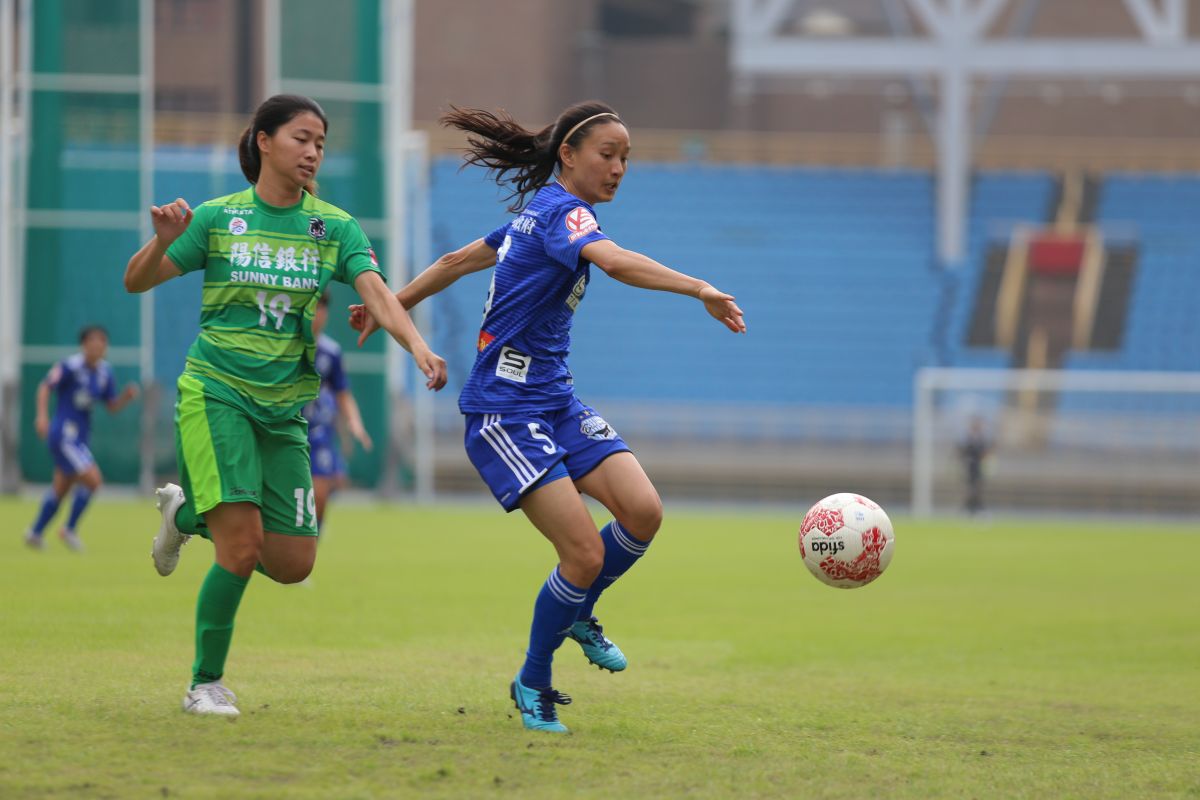 ▲2020木蘭足球聯賽今(11)天在台北田徑場開踢，藍鯨包欣玄梅開二度。（圖／中華足協提供）