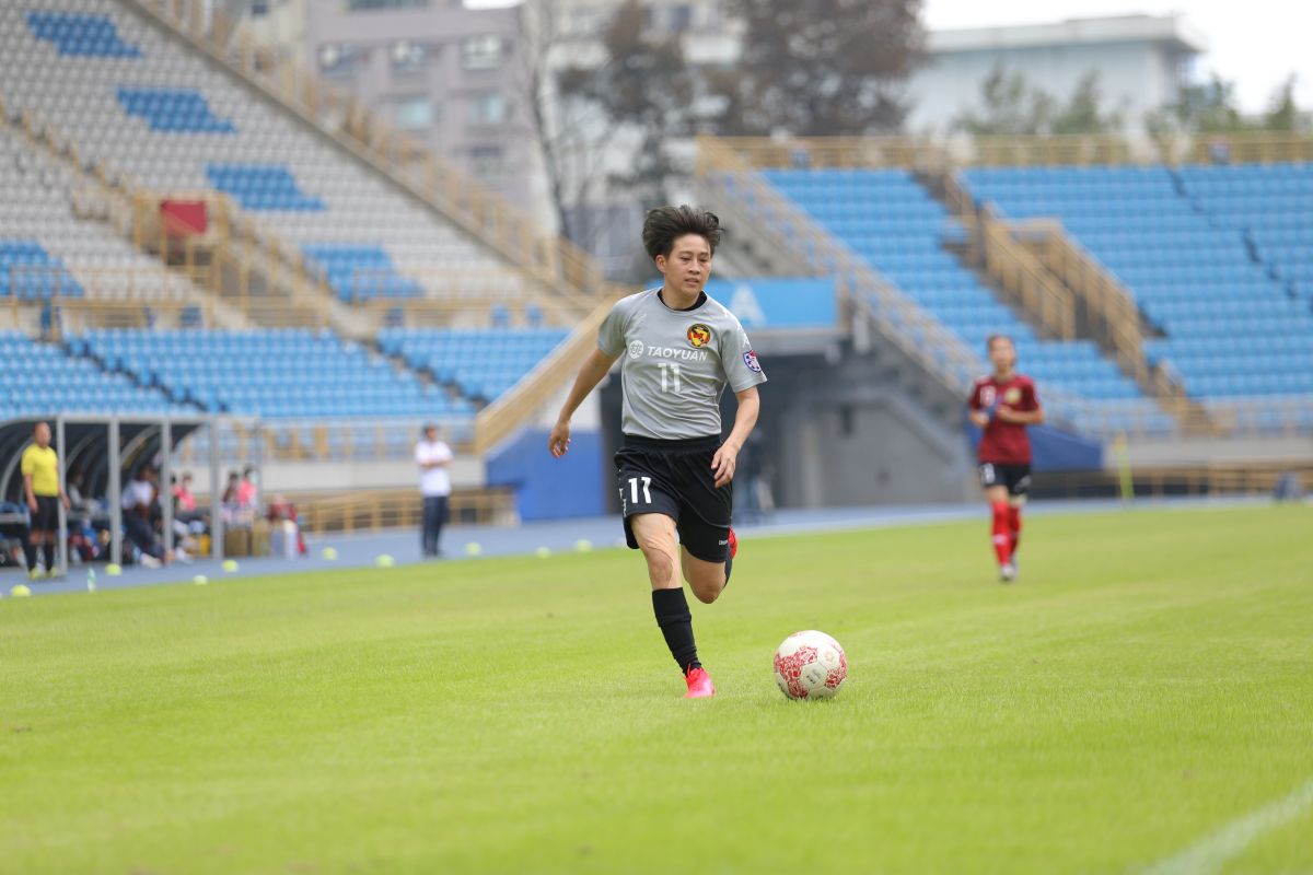▲2020木蘭足球聯賽11日在台北田徑場開踢，桃園國際陳燕萍。（圖／中華足協提供）