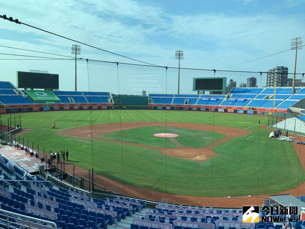 桃園球場出太陽。（圖／吳政紘攝）