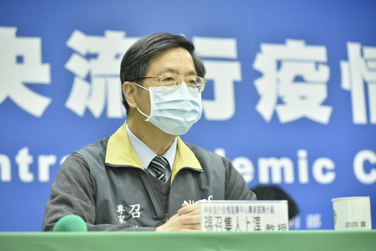 ▲國內新冠肺炎新增一本土確診是本來就有過敏症狀，在解除居家隔離後才確診，也引發過敏族擔憂。中央流行疫情指揮中心專家諮詢小組召集人張上淳提出說明。（圖／指揮中心提供）