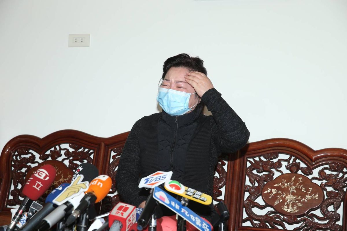 ▲白冰冰在記者會上忍不住落淚。（圖／記者陳明安攝）