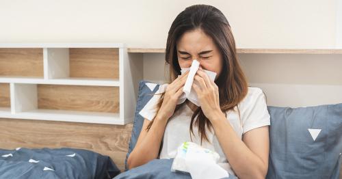 骨質疏鬆沒發現!打個噴嚏竟「胸椎骨折」 女性停經後2狀況危險