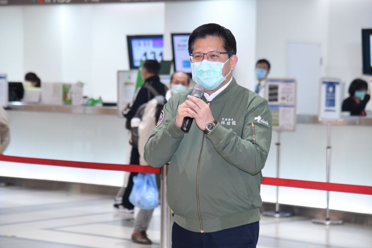 ▲針對華航改名議題，交通部長林佳龍今（ 13 ）日表示，「做一個交通部長，我是支持」，其是運送防疫物資到國外時，可以代表台灣避免引起誤會。（圖／記者林伯年攝, 2020.04.13）