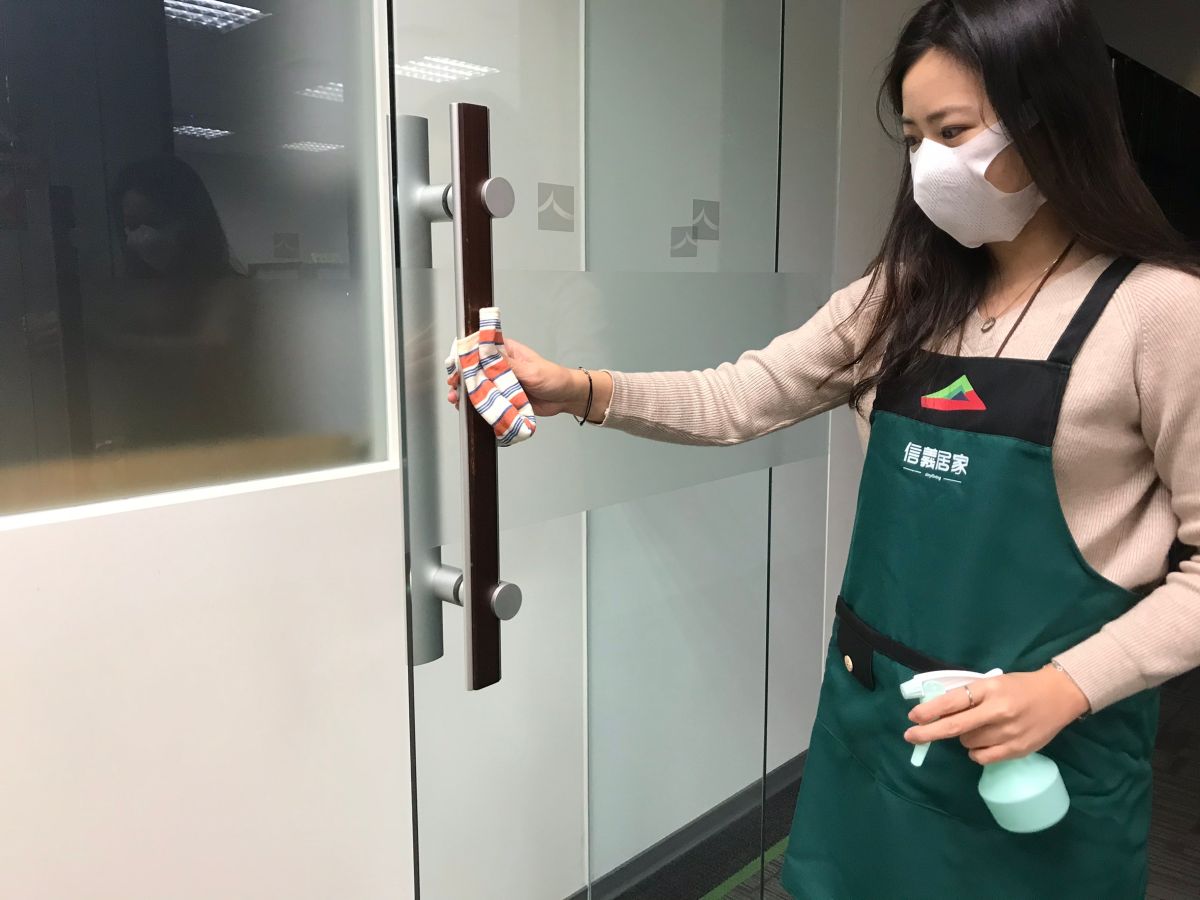 ▲新冠肺炎疫情影響，民眾消費習慣改變，許多消費者先開始在網路上選好物件再直接約現場看屋，這也使得公共衛生和屋況清潔成為現場看屋的要點之一。（圖／資料照片）