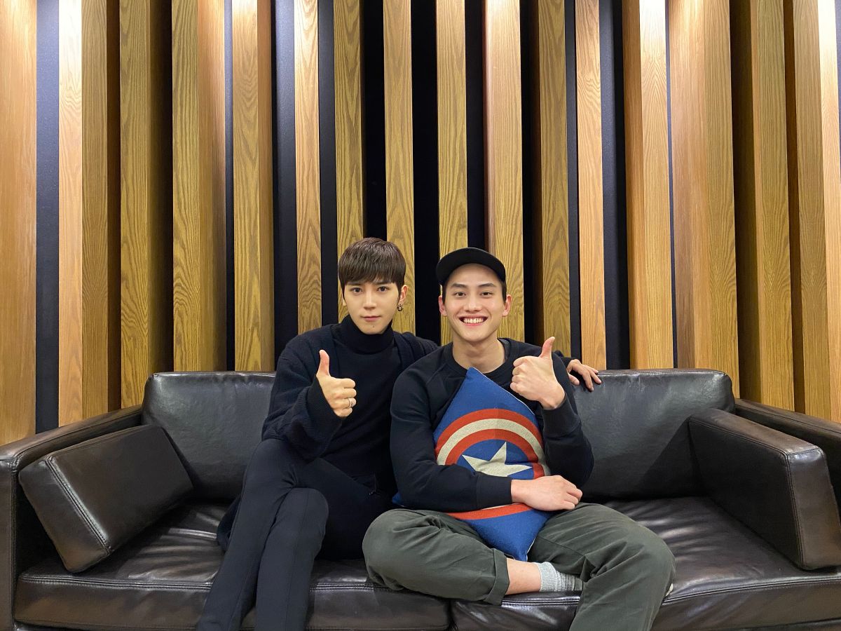 ▲畢書盡（左）〈撞〉MV，由范少勳擔任男主角。（圖／老鷹音樂提供）