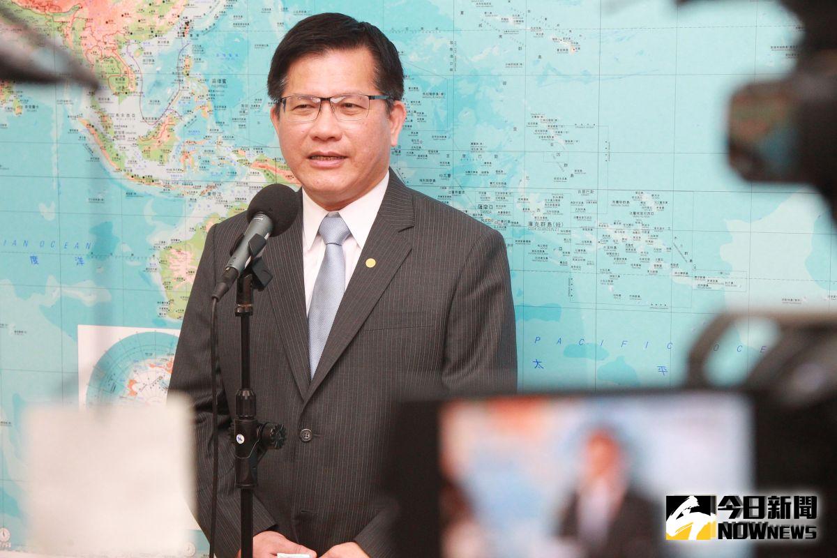 ▲立委洪孟楷認為，華航改名衍生出來的成本要由執政黨或改名的這一方來負責，要求交通部等相關行政機關不能列相關預算，但林佳龍則認為政府應該支持。
（圖／記者葉政勳攝, 2020.04.15）