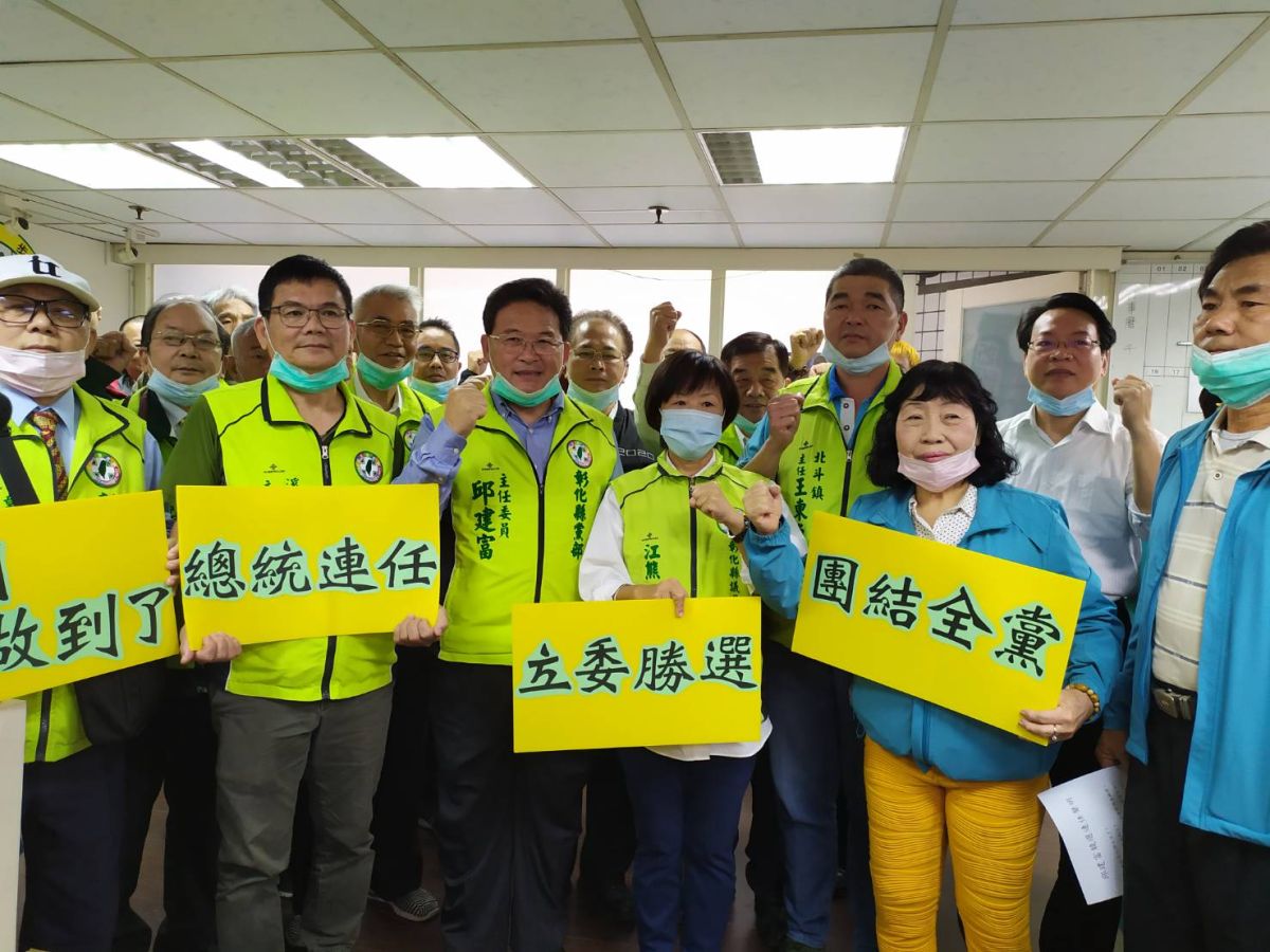 ▲前彰化市長、現任民進黨彰化縣黨部主任委員邱建富，宣佈投入民進黨彰化縣黨部主任委員選舉，爭取連任，邱建富強調連任將以贏回2022年彰化執政權為目標。（圖／記者葉靜美攝，2020.04.15）