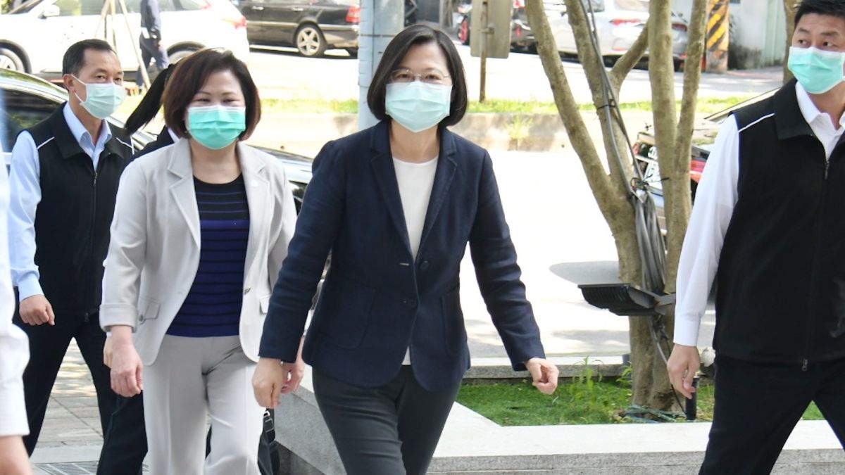 ▲蔡英文總統16日一線視察勞工紓困成效。（圖／記者林調遜攝）