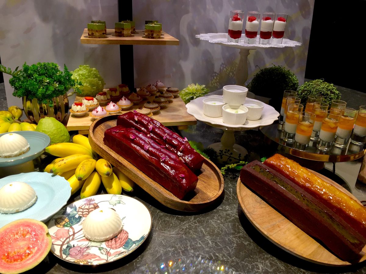 ▲吃到飽餐廳與米其林甜點主廚合作推出防疫系列甜點。（圖／記者黃仁杰攝, 2020.04.16）