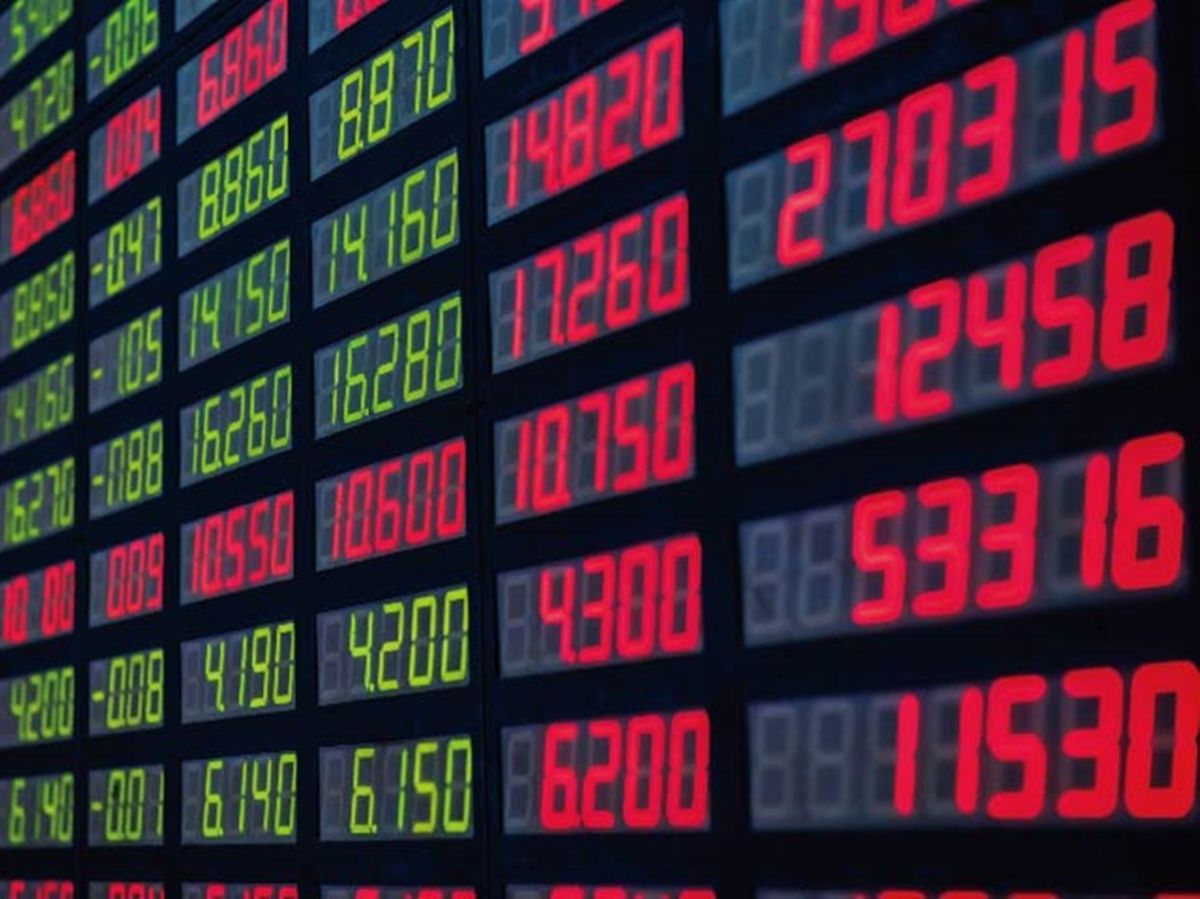 ▲台積電開高走高，大漲5%，來到302元以上，也帶動大盤大漲超過250點，漲幅2.4%以上，來到10635點附近。（圖／NOWnews資料照片）