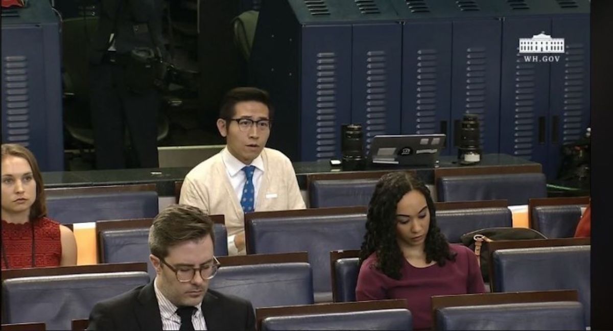 ▲中國上海東方衛視駐白宮記者張經義8日向美國總統川普提問，自我介紹我從「台灣」來，卻涉及觸犯兩岸人民關係條例，陸委會擬開罰。（圖／翻攝自白宮直播）