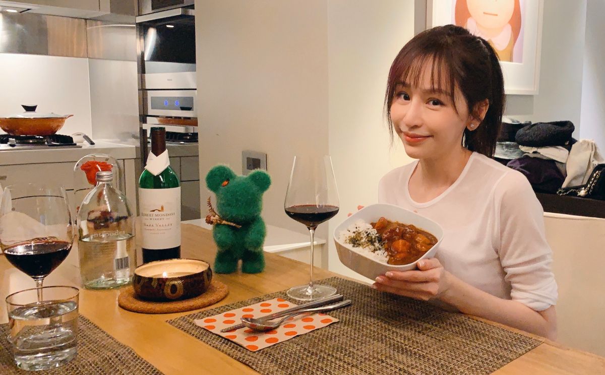 ▲王心凌變身廚娘，教粉絲們下廚做料理。（圖／天晴娛樂提供）