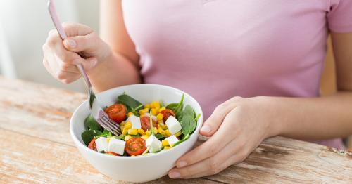 70歲爺頭暈「舌苔幾乎消失」！醫檢查1飲食習慣：B12缺乏惹禍
