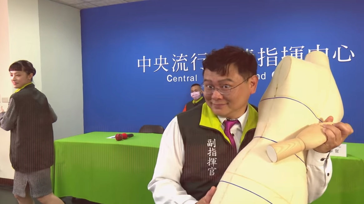 ▲中央流行「藝情」指揮中心第二支影片上線。（圖／全民大劇團公用YouTube）