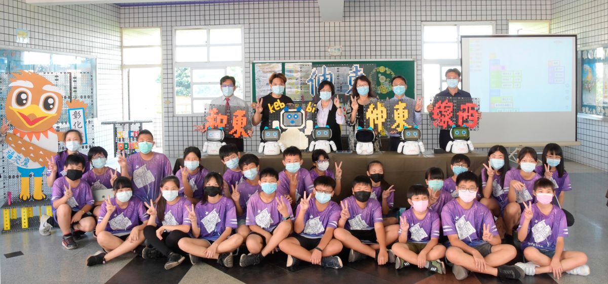 ▲伸港鄉伸東、線西鄉線西及和美鎮和東等3所國小，獲得和美區在地廠商各捐贈兩部互動學習機器人王惠美說，要讓彰化學子更具國際競爭力。（圖／記者陳雅芳攝，2020.04.17）
