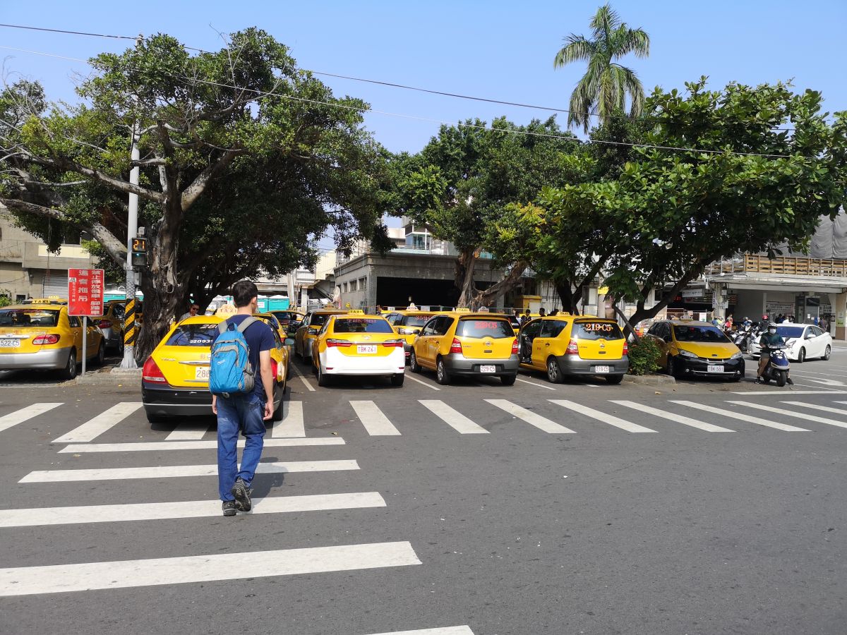 ▲計程車司機紓困方案，無薪假勞工也可透過參與教育訓練，取得補助。（圖／NOWnews資料照）