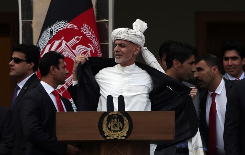 ▲數天前，在武裝組織塔利班接管阿富汗之際，失去政權的總統甘尼也正要出逃。（圖／美聯社／達志影像）