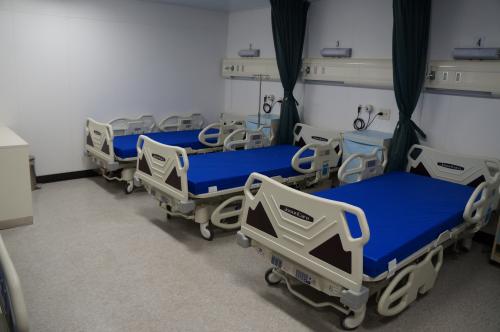 海軍磐石艦具備野戰醫院功能，除擔任油彈補給任務外，還能夠執行人道救援任務。（圖／記者呂炯昌攝）