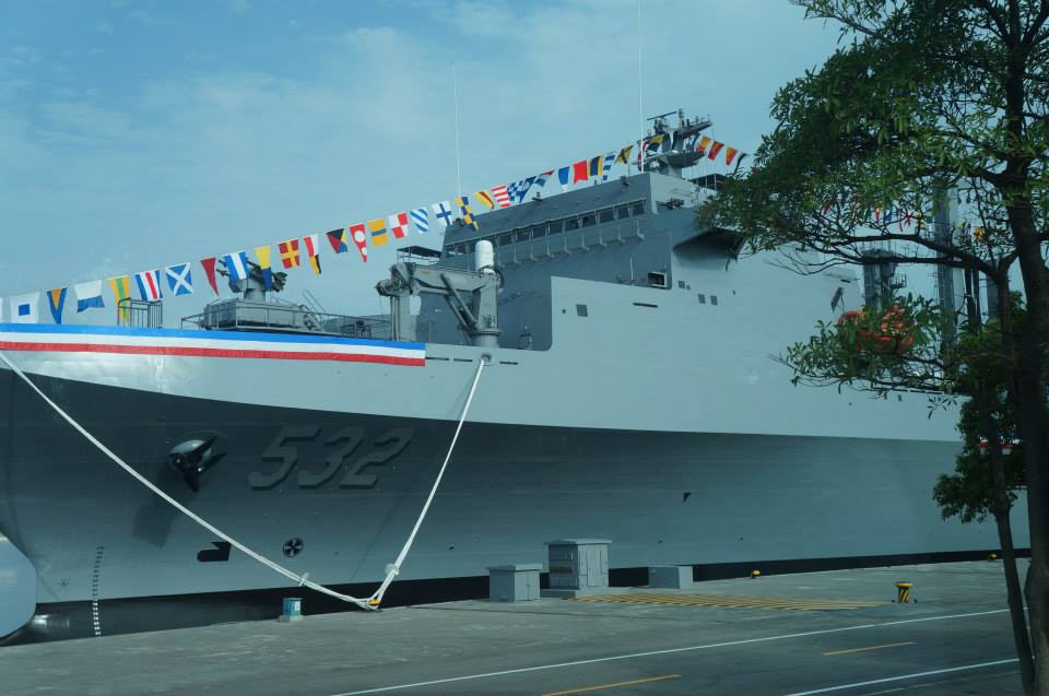 停泊於左營軍港的磐石艦。（資料照／記者呂炯昌攝）