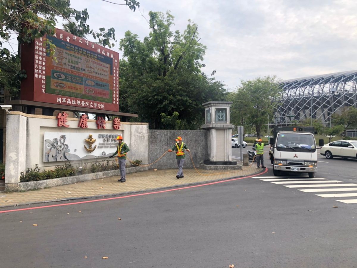 ▲海軍敦睦遠航支隊出訪帛琉返國後3人確診高雄市長也特別針對捷運、左營軍區、高鐵站和台鐵左營站等大眾運輸展開緊急防疫措施。（高市府提供