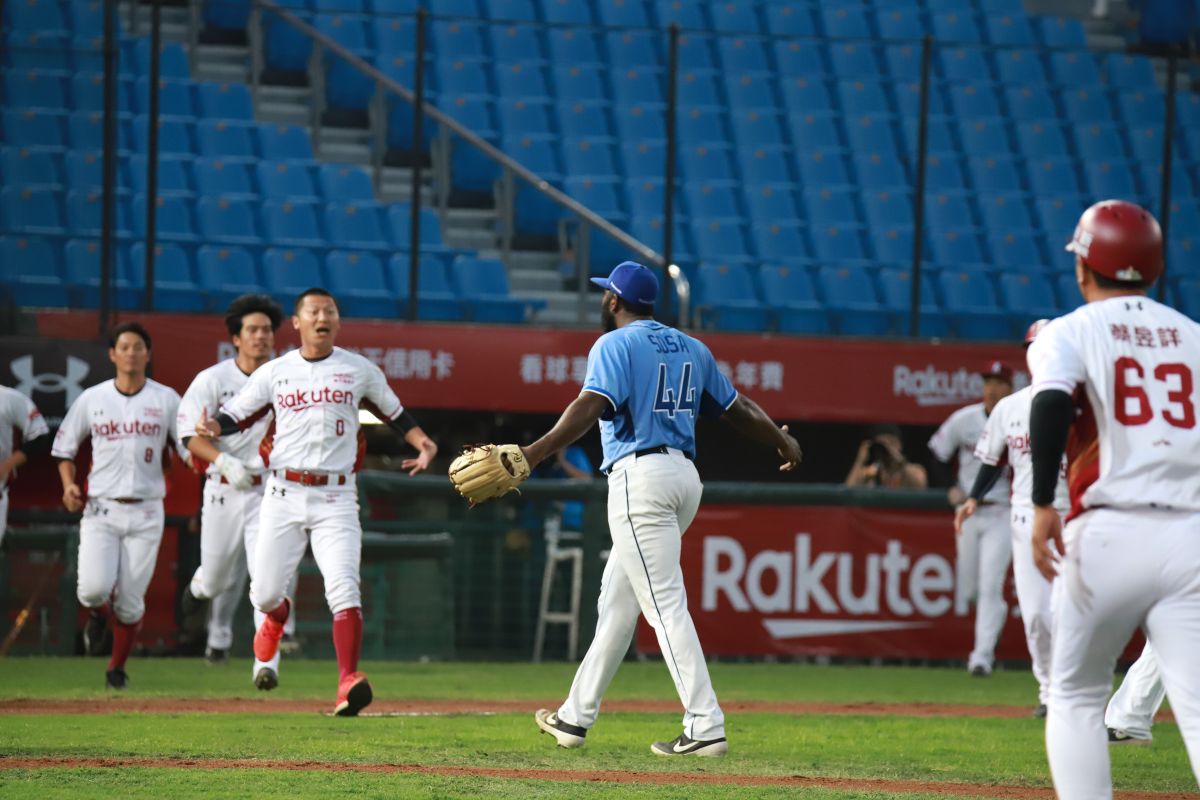 索沙觸身球造成桃園板凳區不滿，進而引發雙方衝突。（圖／葉政勳攝）