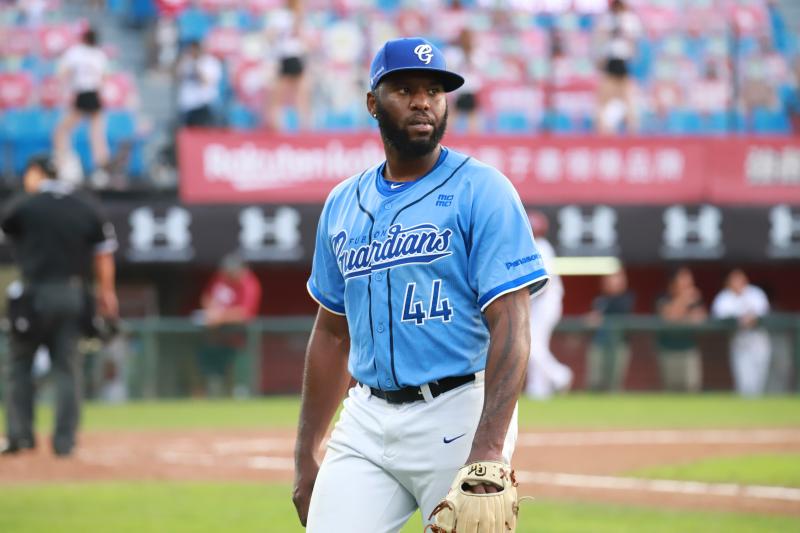 ▲索沙將對上老東家富邦悍將。（圖／記者葉政勳攝）