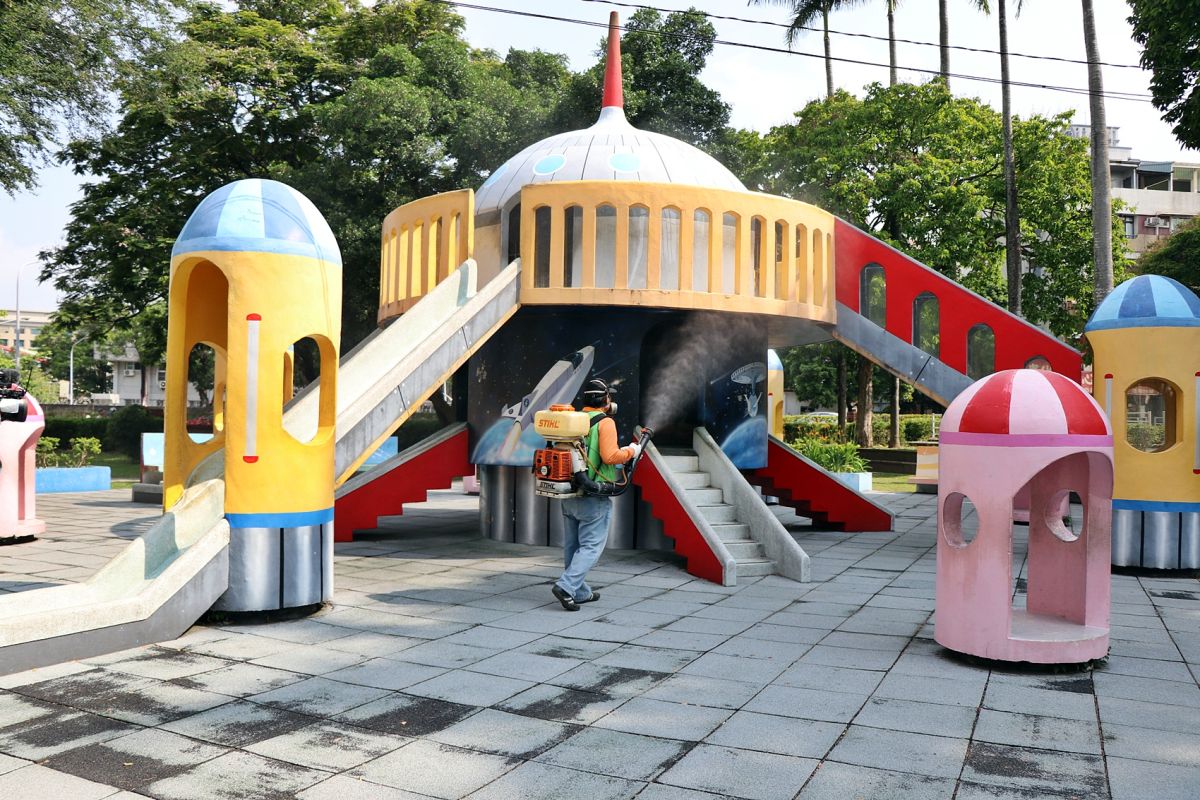 ▲兒童遊具也要防疫，嘉市31座兒童遊戲場，每週一次大消毒。（圖/嘉巿府提供，2020.04.20）