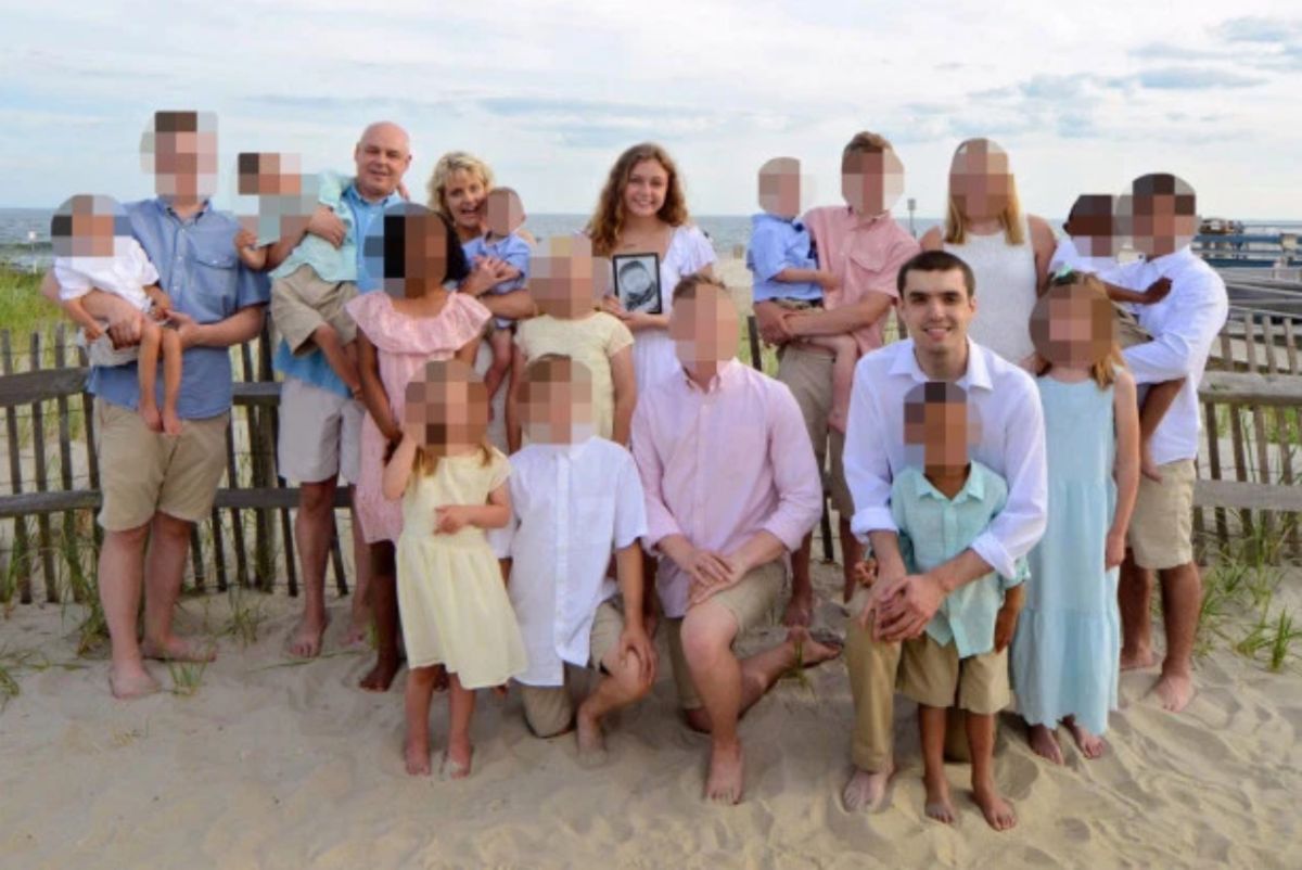 ▲珍妮克育有、領養許多小孩。（圖／翻攝自英國太陽報）