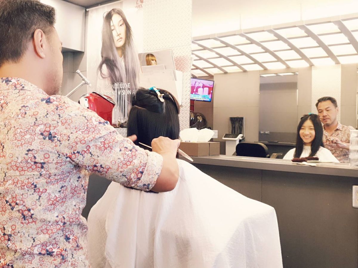 ▲花崗國中一年級702班李欣庭，將留了6年的長髮捐出，希望可以帶給癌友溫暖。（圖／記者鄭志宏攝）