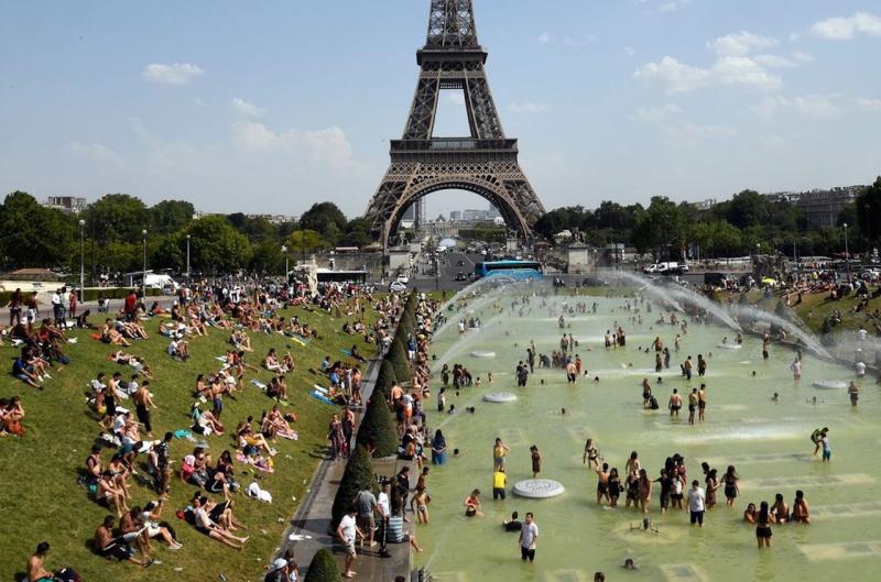 ▲巴黎市區內的噴泉。（圖／翻攝自 Bloomberg ）