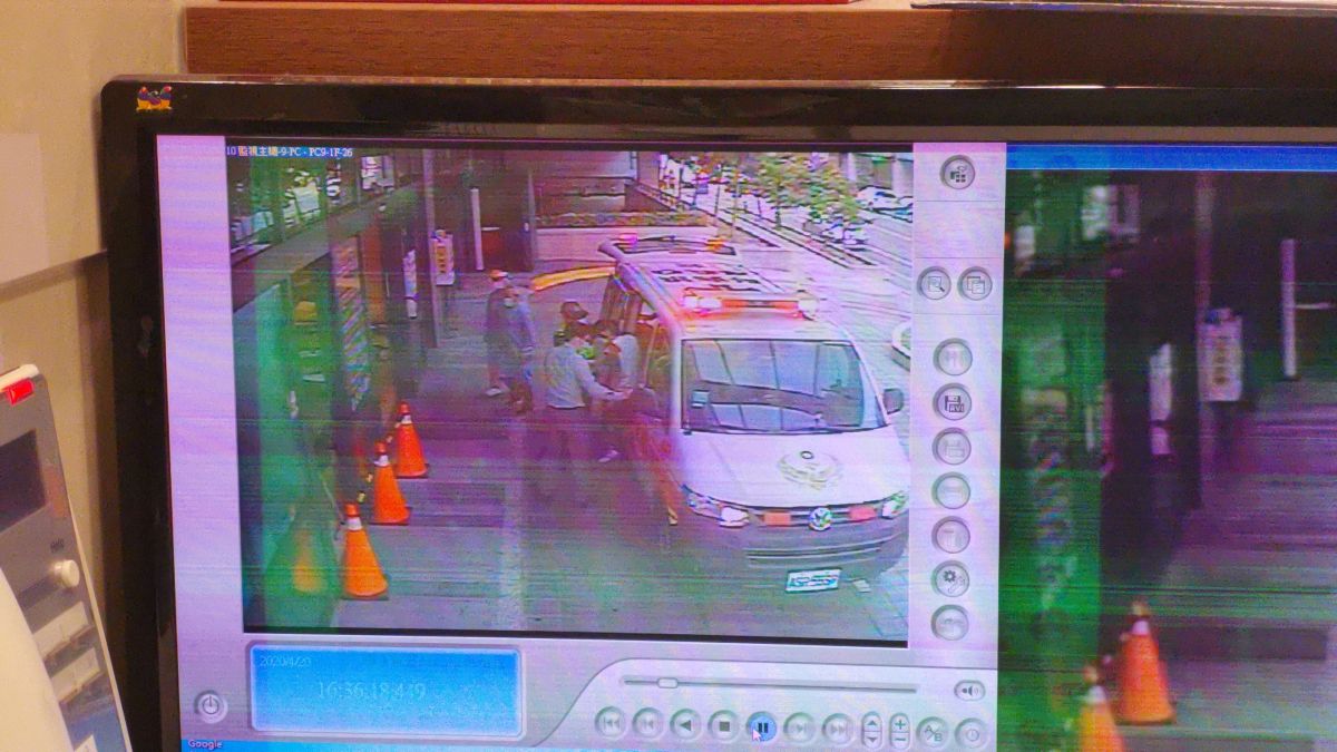 ▲就讀彰化高中一名男學生，翻牆闖進員林高中校園，持刀跑到教室刺殺女學生，消防隊送院治療，沒有生命危險。（圖／記者陳雅芳翻攝，2020.04.20）