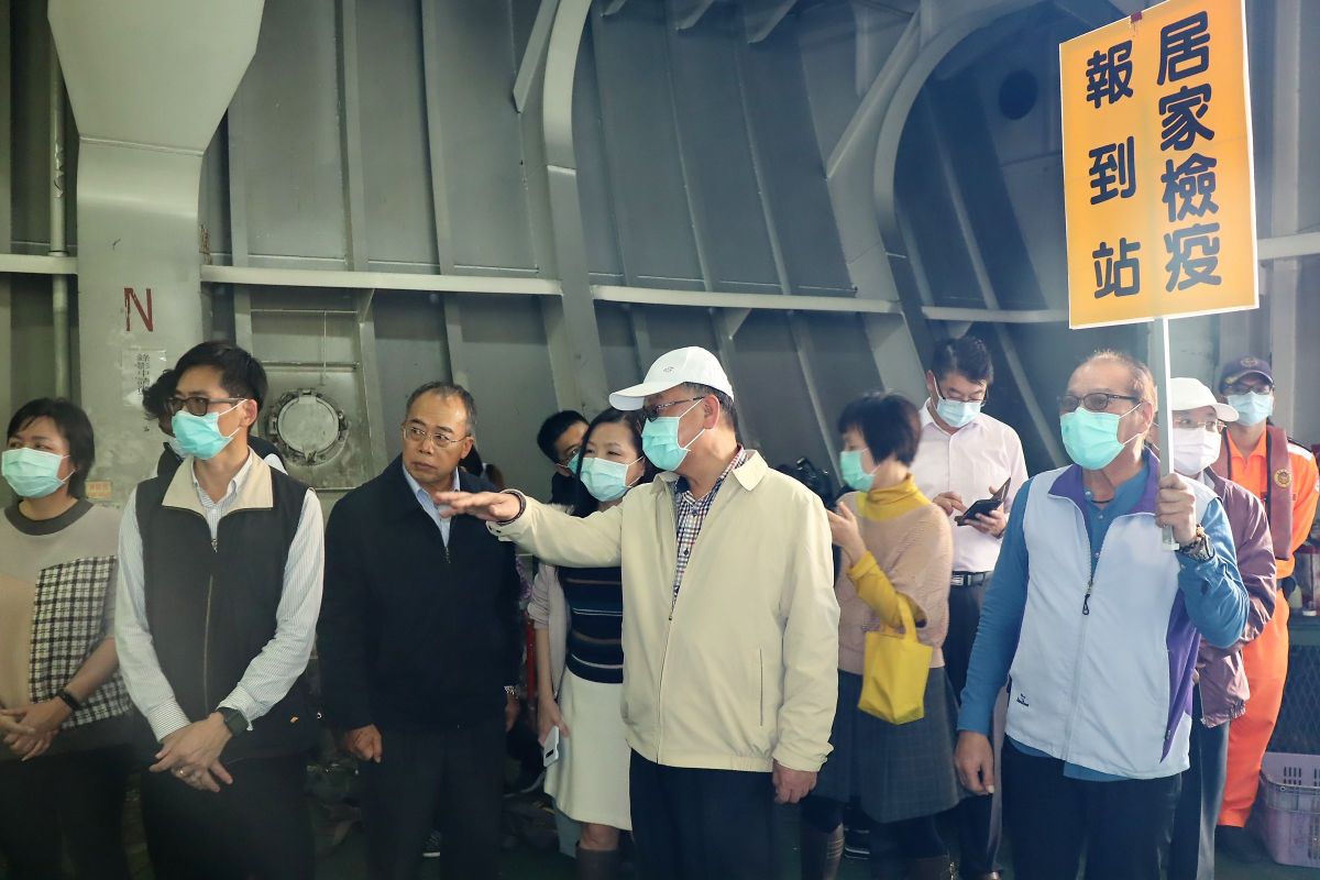 ▲澎湖縣政府宣布即日起集會活動人數放寬至室內60人、戶外120人以下，並呼籲觀光客到市區商圈、景點、密閉空間或人潮擁擠處需佩戴口罩。（圖／記者張塵攝，2020.04.20）