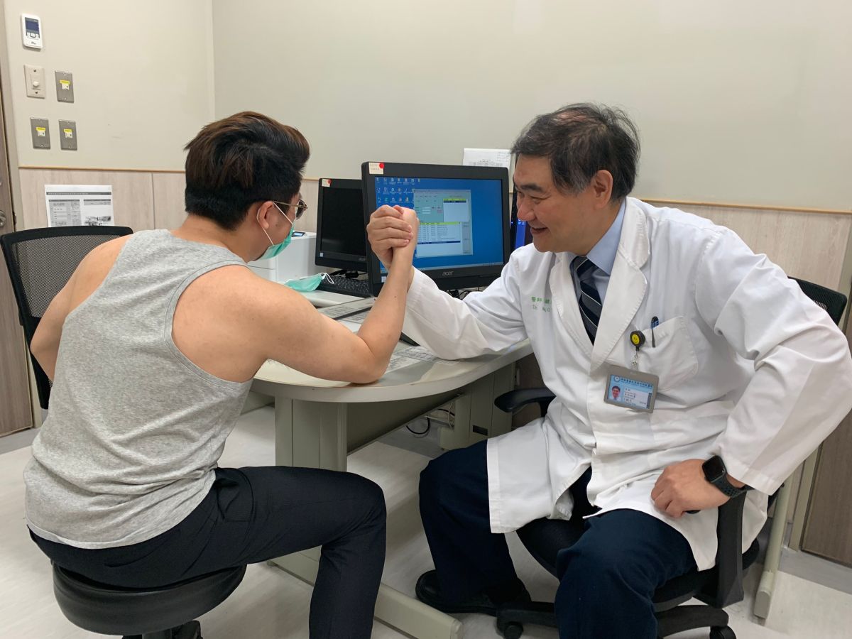 ▲新竹一名24歲健身教練跟朋友比腕力，沒想到用力過度，馬上就GG了。(示意圖、非當事人/記者金祐妤攝,2020.4.21)