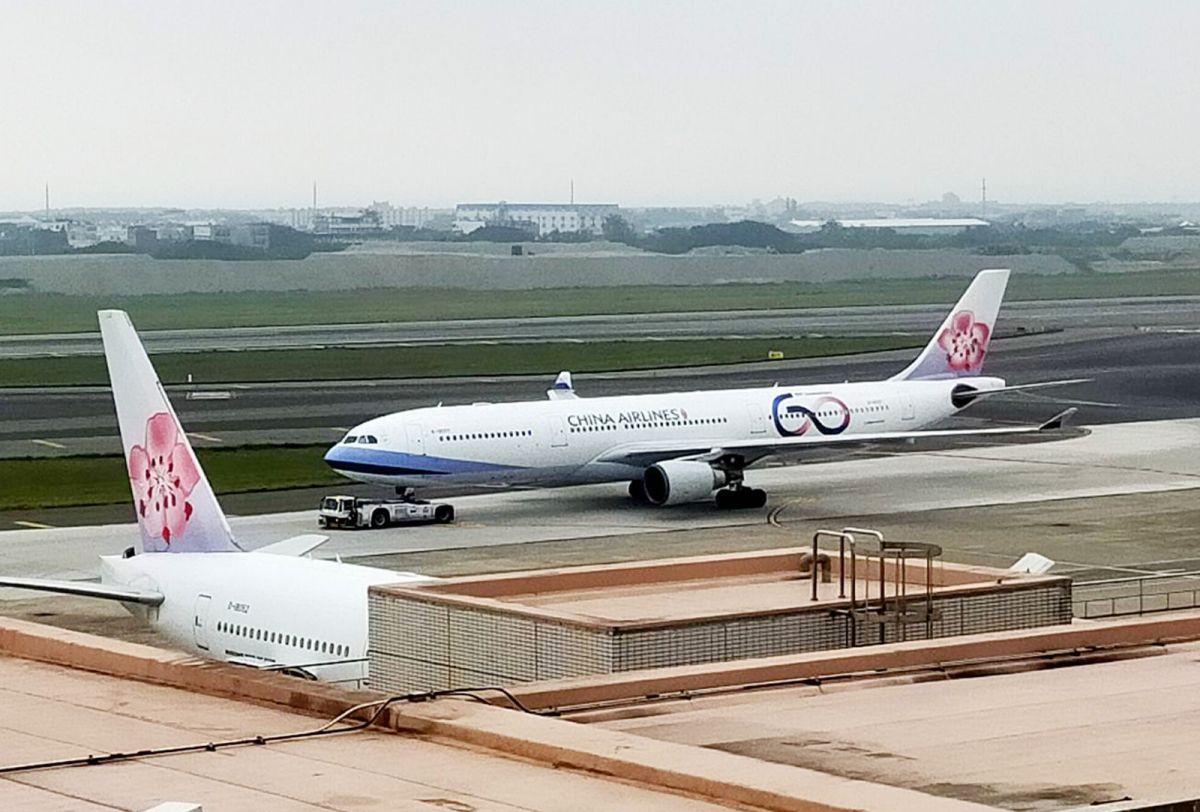 ▲新冠肺炎疫情重創全球航空產業，國內中華航空公司20日晚間宣布全員減薪方案。（圖／記者李春台攝）