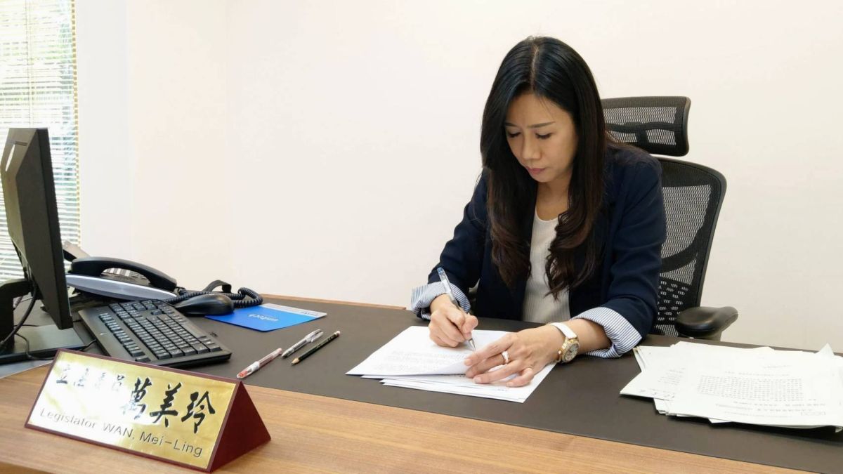 萬美玲表示軍中應要有吹哨者保護條款，也將在國防部來報告時提出此觀點。 (圖/翻攝萬美玲臉書)