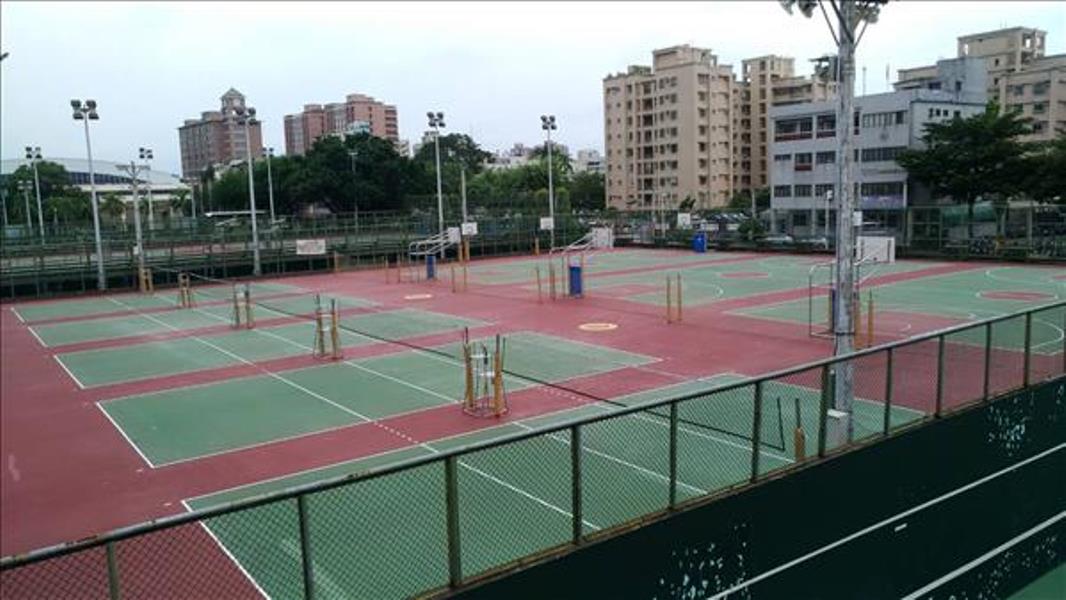 ▲敦睦艦隊新增台南確診者，曾與同袍前往成大光復校區球場打球。（圖／記者陳聖璋翻攝）