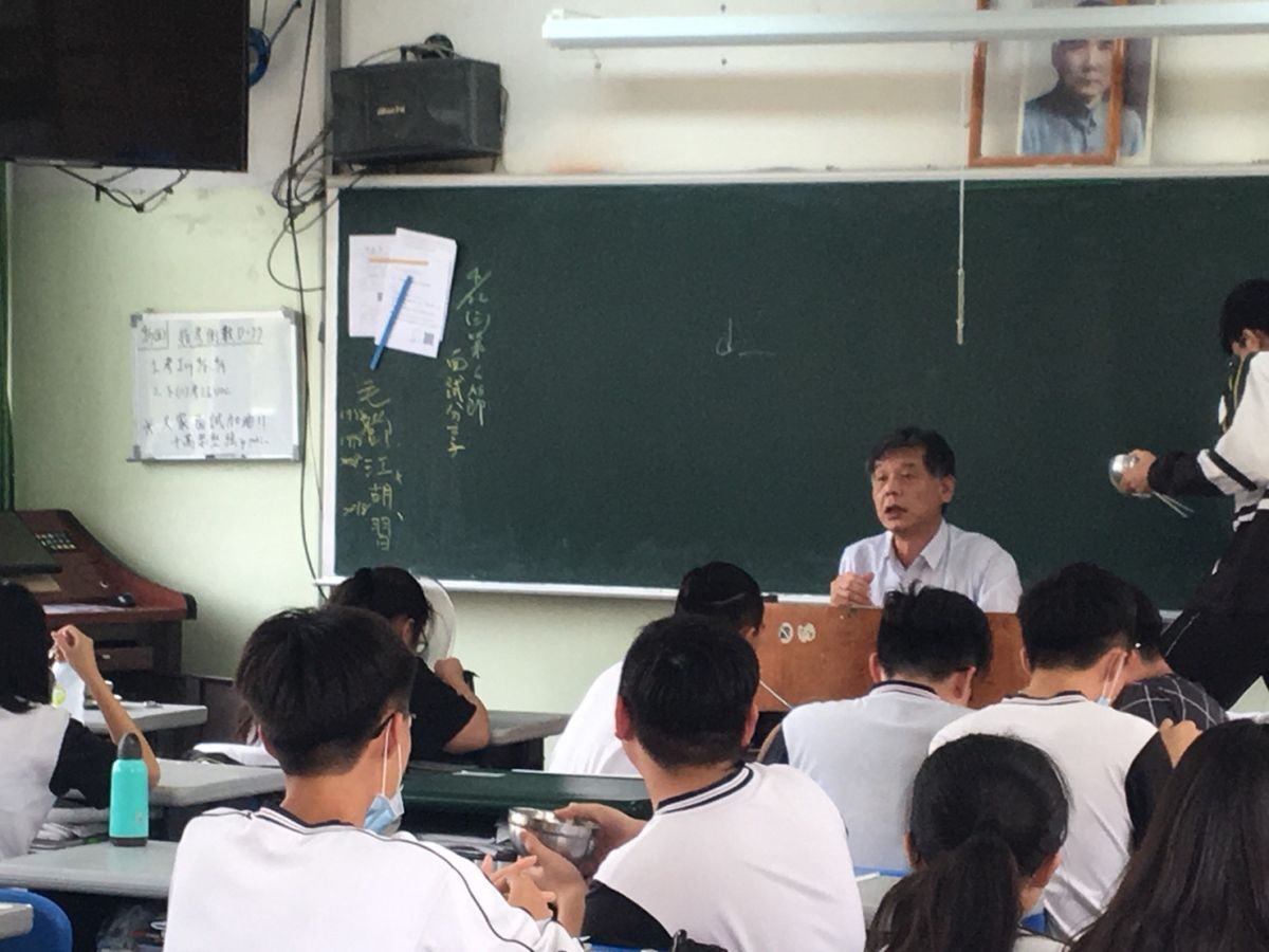 ▲員林高中的校園喋血案，校長游源忠和學生共進午餐，進行心理輔導。（圖／記者陳雅芳攝，2020.04.21）