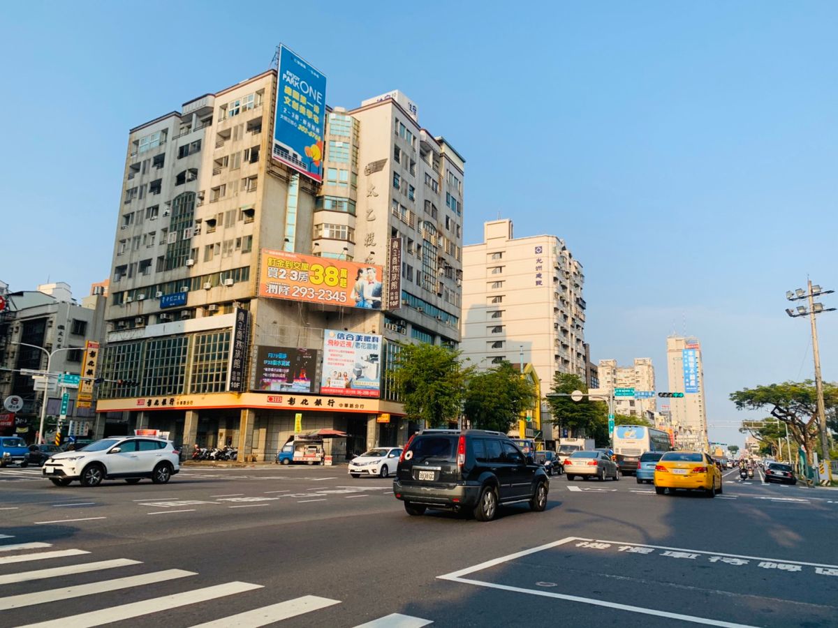 ▲台南永康房貸申件數為全市最多。(圖為未來平實轉運站所在的十字路口)
