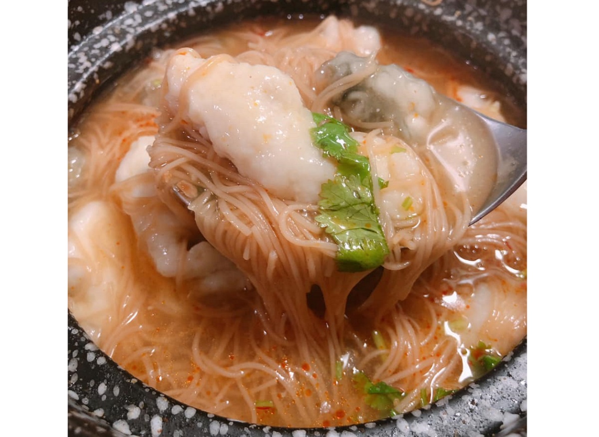 ▲有網友推薦全聯販售的「虎牌蚵仔風味麵線」，並表示自己加了蚵仔、花枝羹￼￼與沙茶，風味十足，連兒子都大讚「比外面賣的好吃」。（圖／取自我愛全聯-好物老實説）