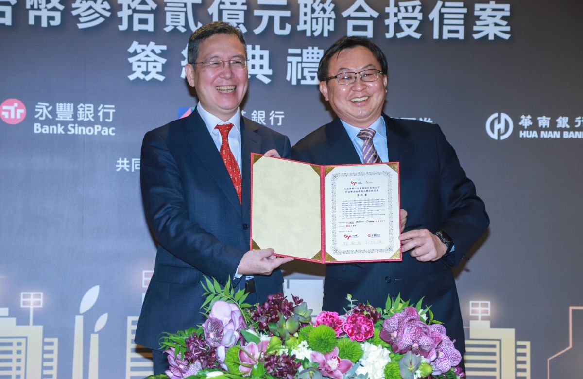 ▲大亞集團董事長沈尚弘（右）、永豐銀行莊銘福總經理（左）出席大亞集團心忠電業股份有限公司聯合授信案簽約典禮。（圖／記者葉政勳攝 , 2020.04.22）