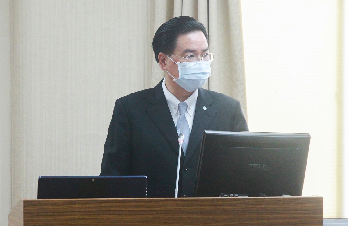 ▲外交部長吳釗燮受訪稱目前不尋求與美國建交，引發在野黨與網路猛轟。（資料照／記者葉政勳攝 ）